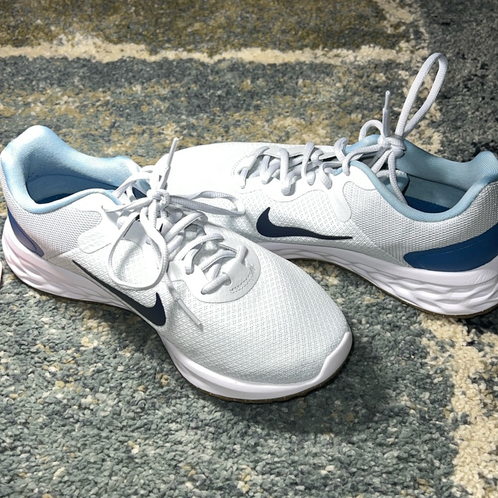 Nike Running Shoes size 8 W Excellent condition